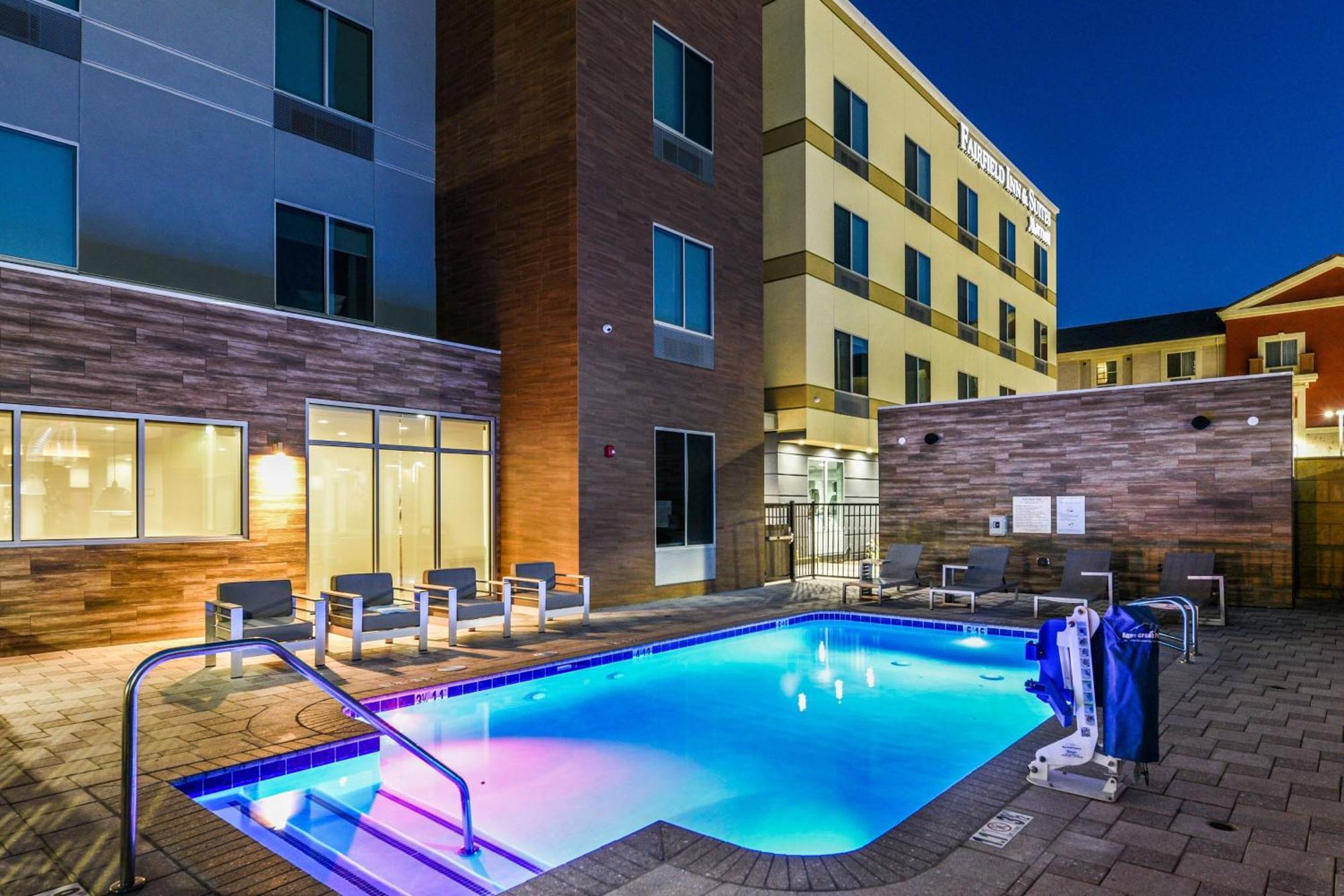 Fairfield Inn & Suites Ontario Rancho Cucamonga Bagian luar foto