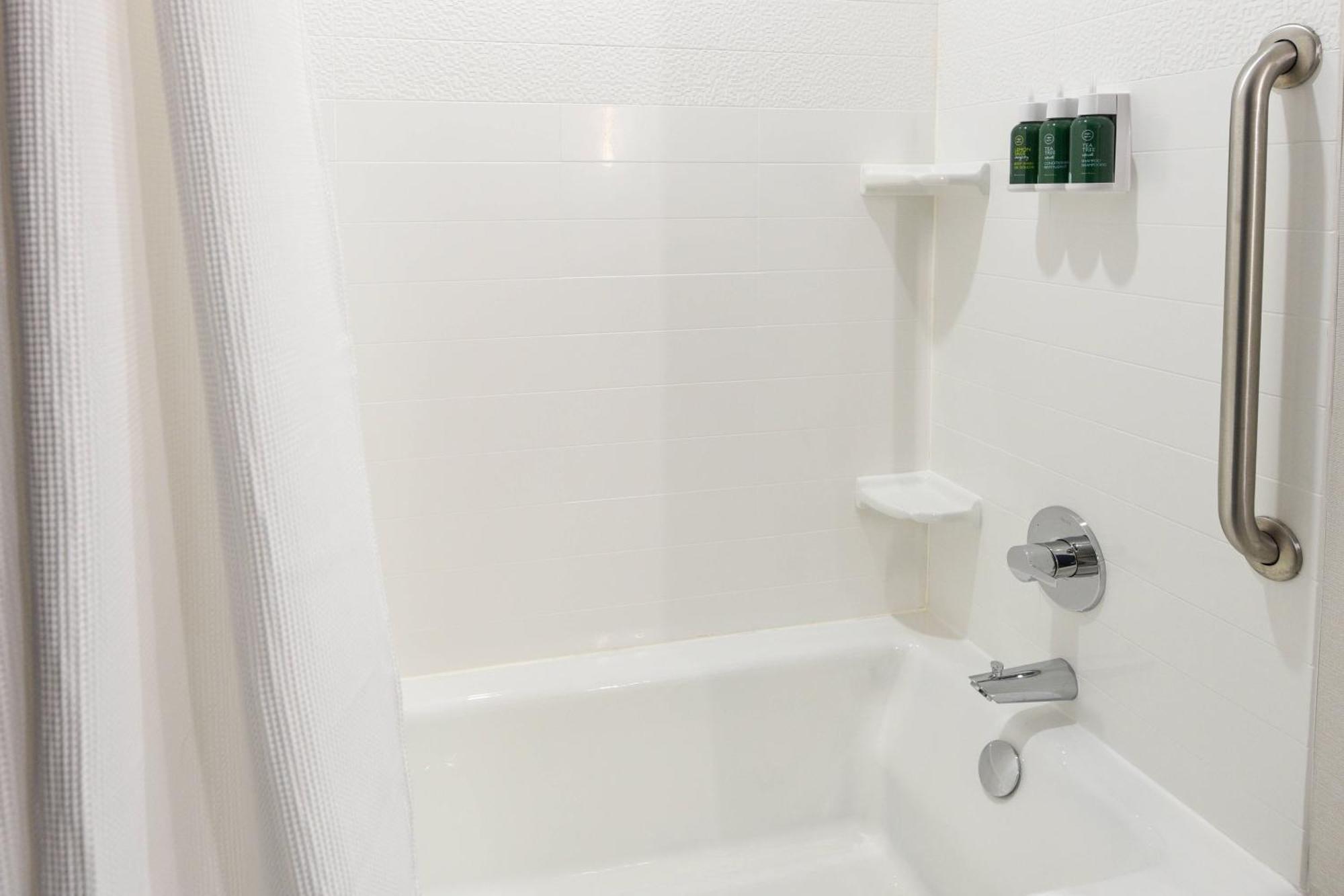 Fairfield Inn & Suites Ontario Rancho Cucamonga Bagian luar foto