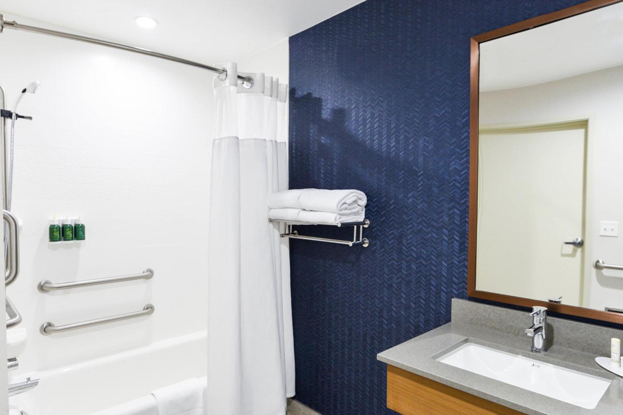 Fairfield Inn & Suites Ontario Rancho Cucamonga Bagian luar foto