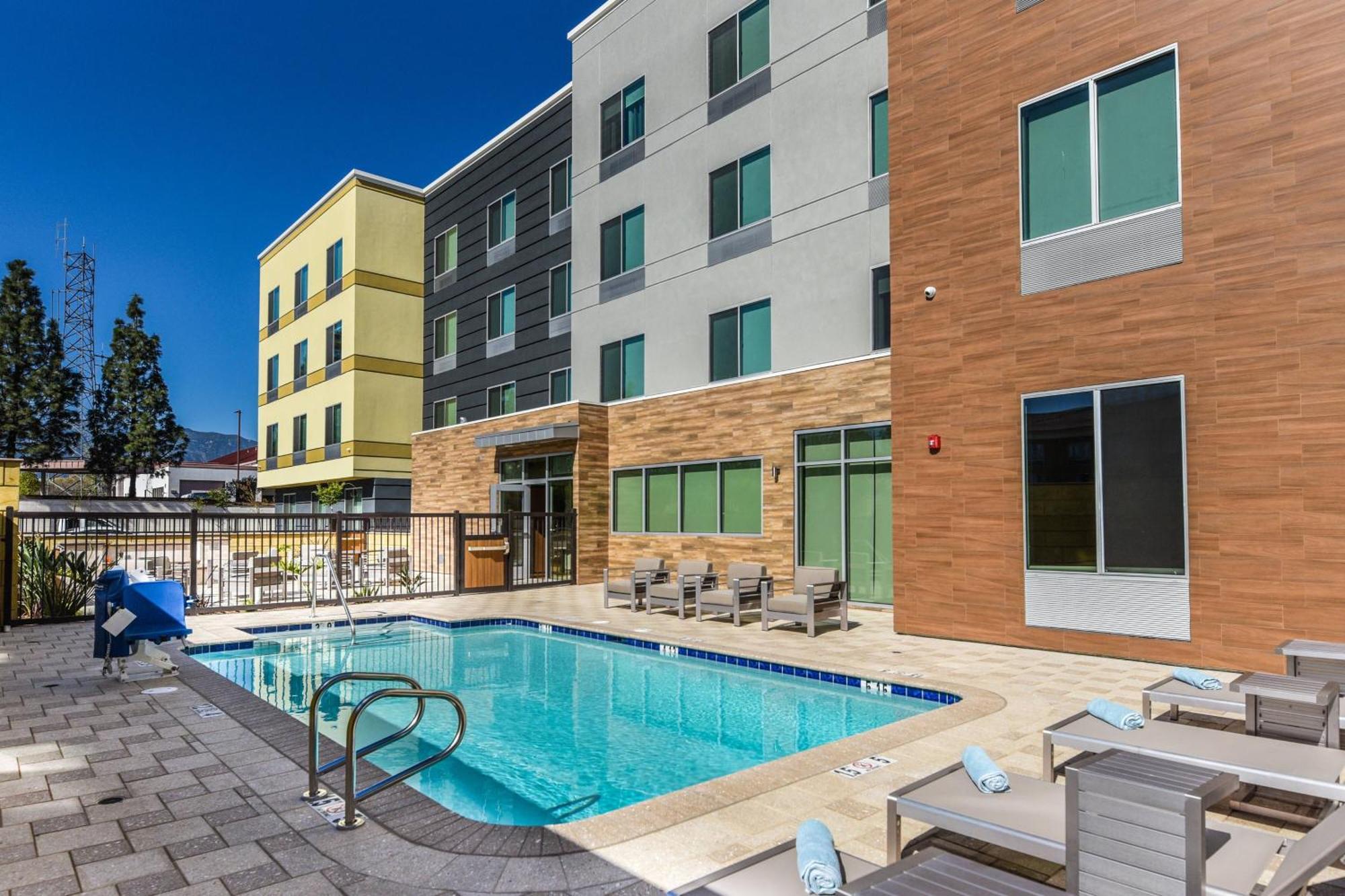 Fairfield Inn & Suites Ontario Rancho Cucamonga Bagian luar foto