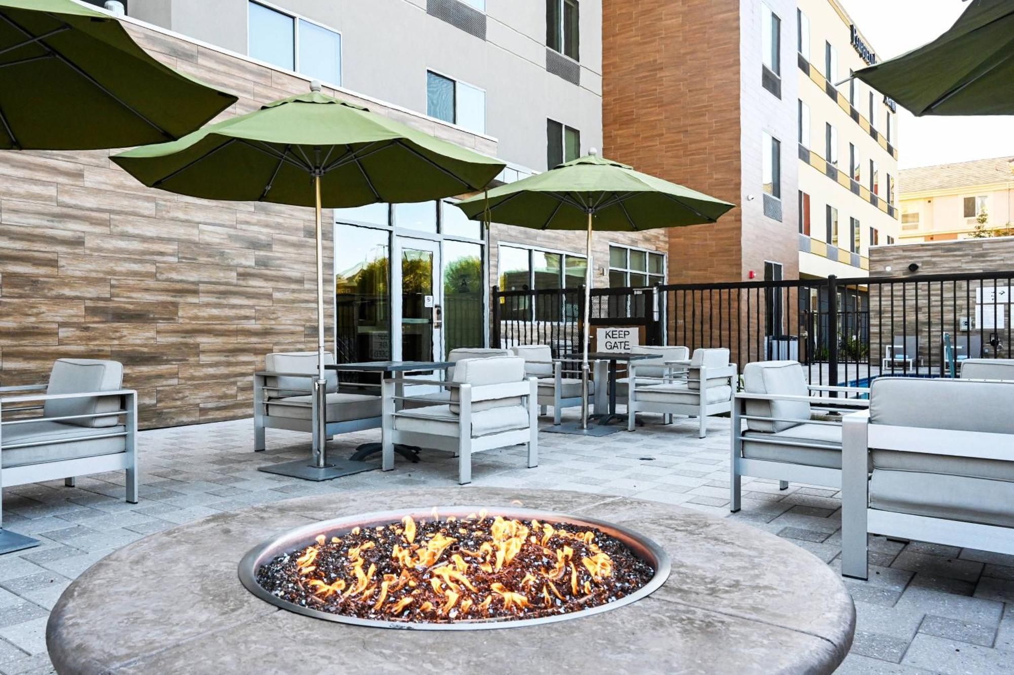 Fairfield Inn & Suites Ontario Rancho Cucamonga Bagian luar foto